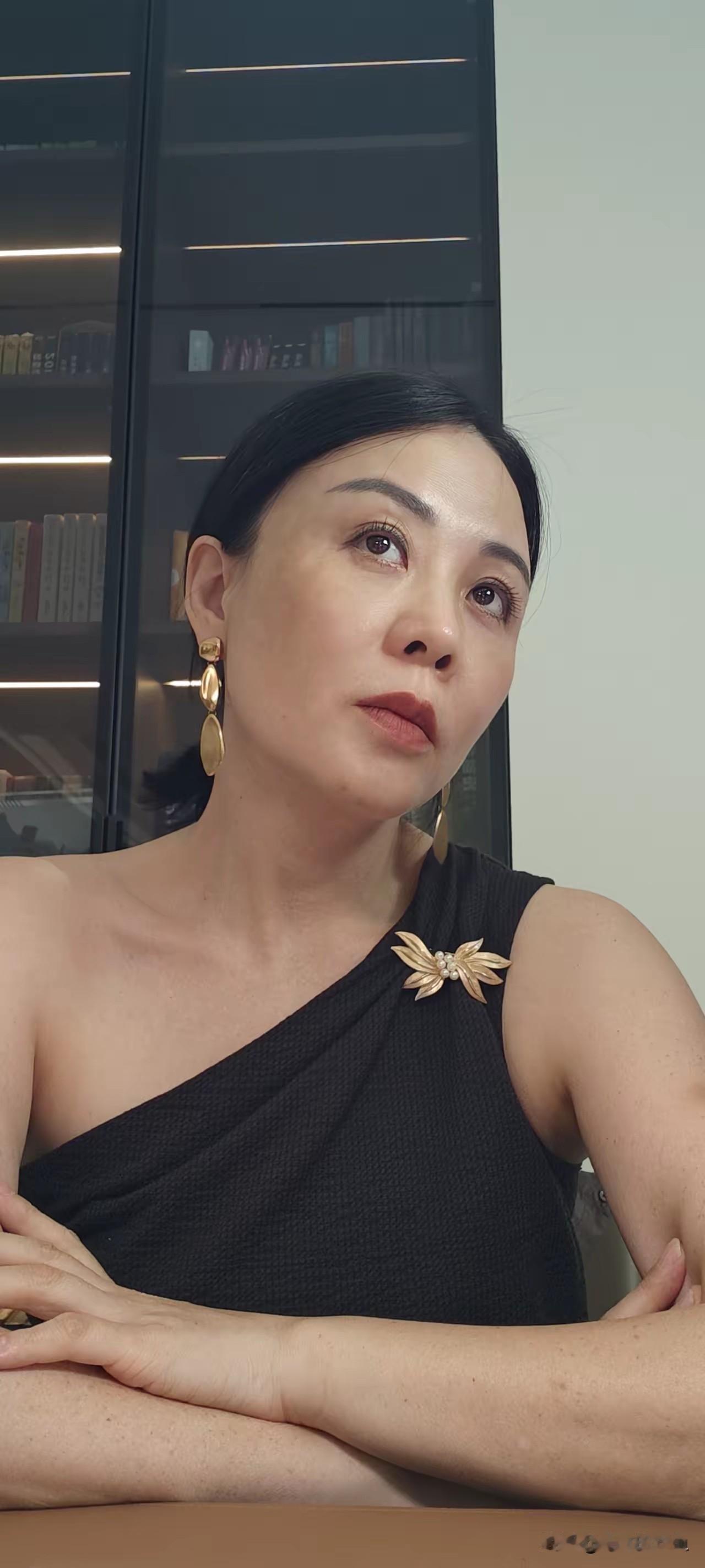 岁月从不偏袒任何人，它是最公平公正的标尺，给每个人同样的一天二十四小时。

岁月