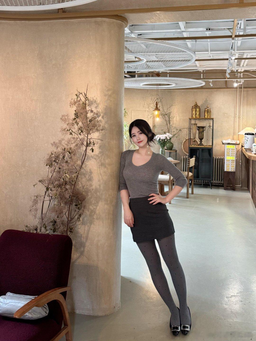 厚灰带波点，成熟中增添可爱 ​​​