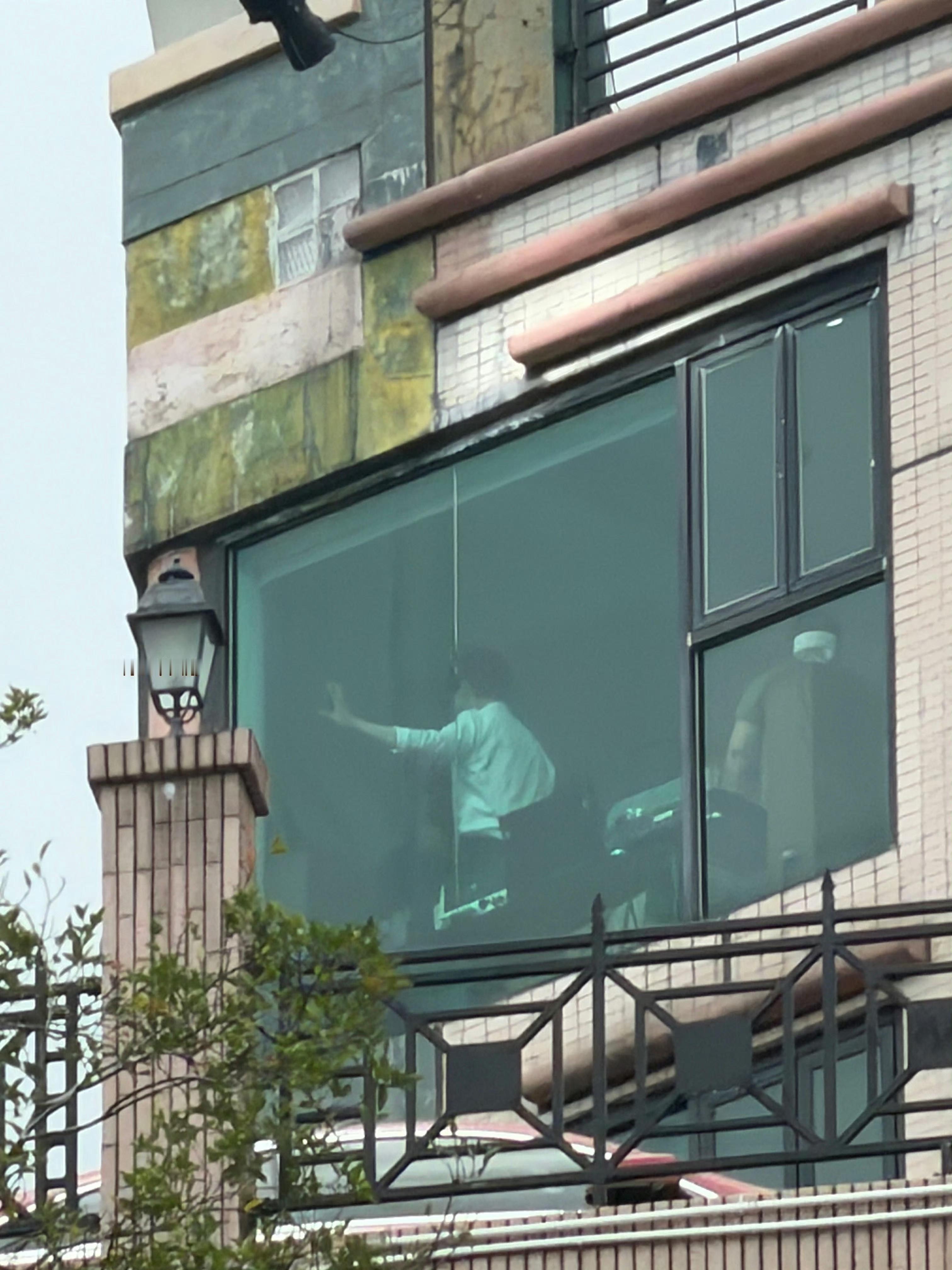 剧集狩谎林彦廷，你在家里做什么呢？我要爬你家窗户