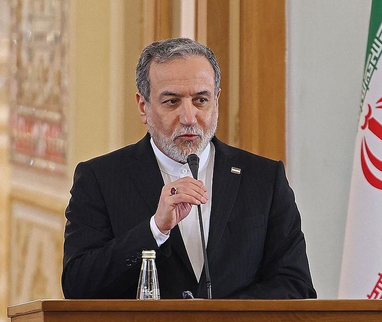 伊朗的重要核原料可能保住了，近日，伊朗外长在接受美国媒体采访中表示，浓缩铀现深埋