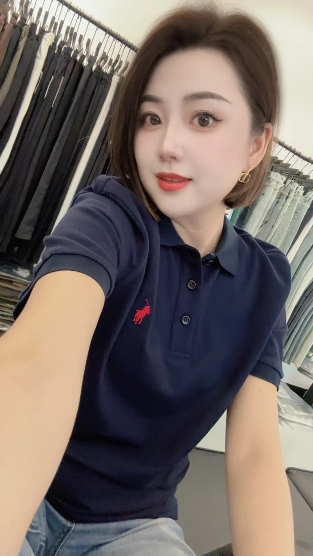 疲惫的生活里总要有温柔的梦想 努力卖衣服的小姐姐