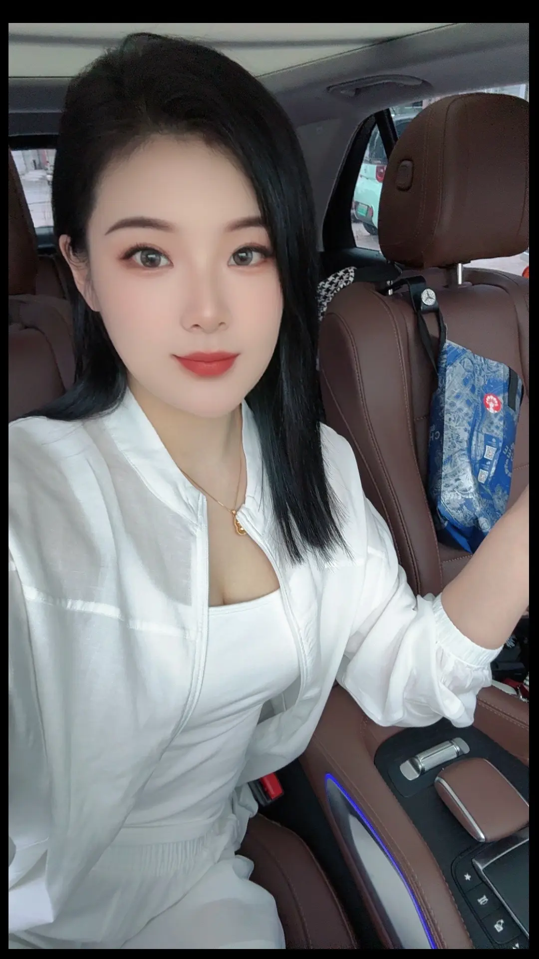 总想做个连头发丝都温柔的女人 可是一路风太大 吹的温柔支离破碎