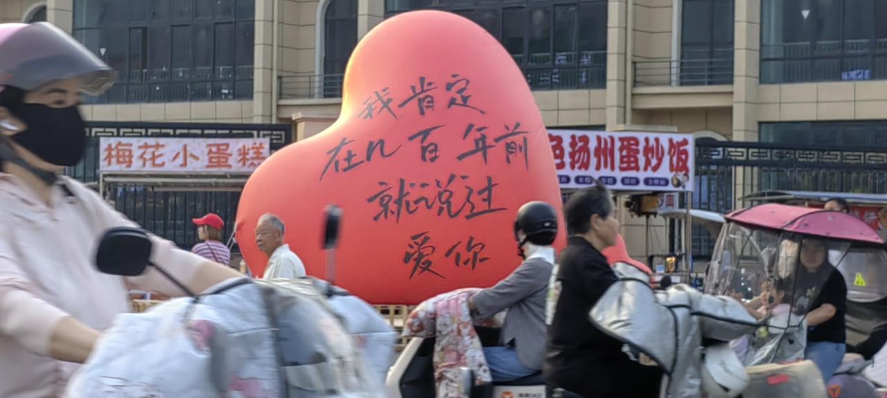 把自己活成一道光，因为你不知道谁会借着你的光，走出黑暗。
请保持心中的善良，
因
