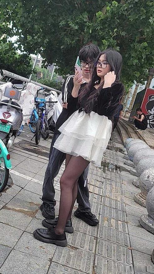 街拍小姐姐穿搭 ​​​