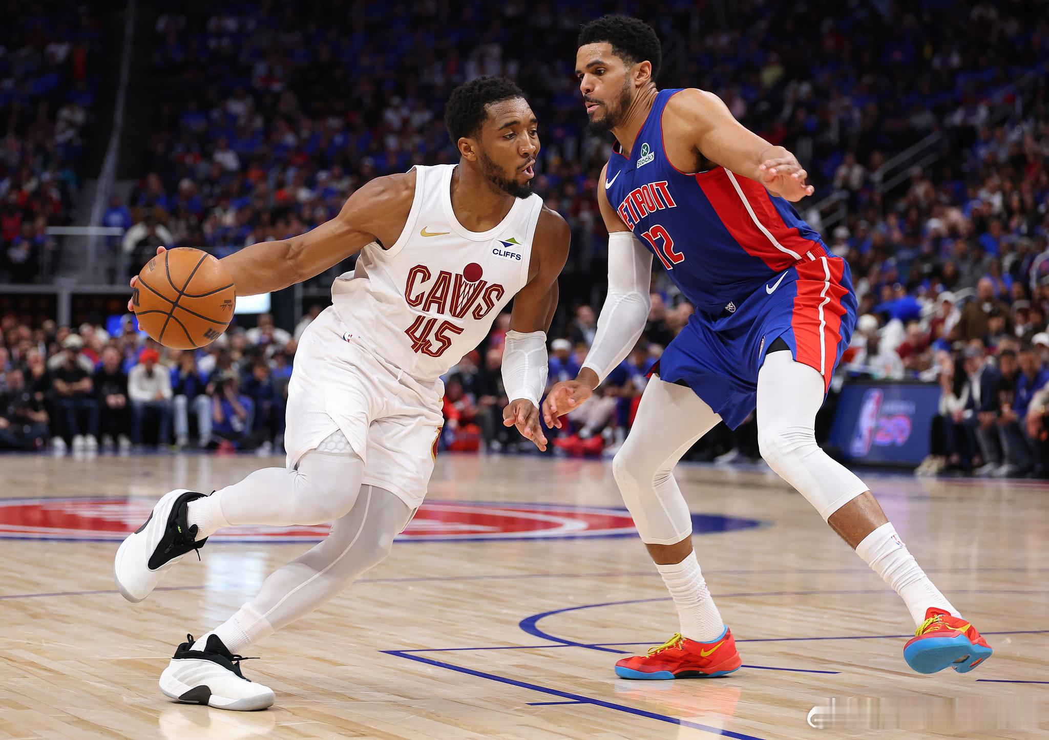 哈登天王山30分米切尔加时救赎 15分逆转！NBA季后赛，骑士加时击败活塞，大比