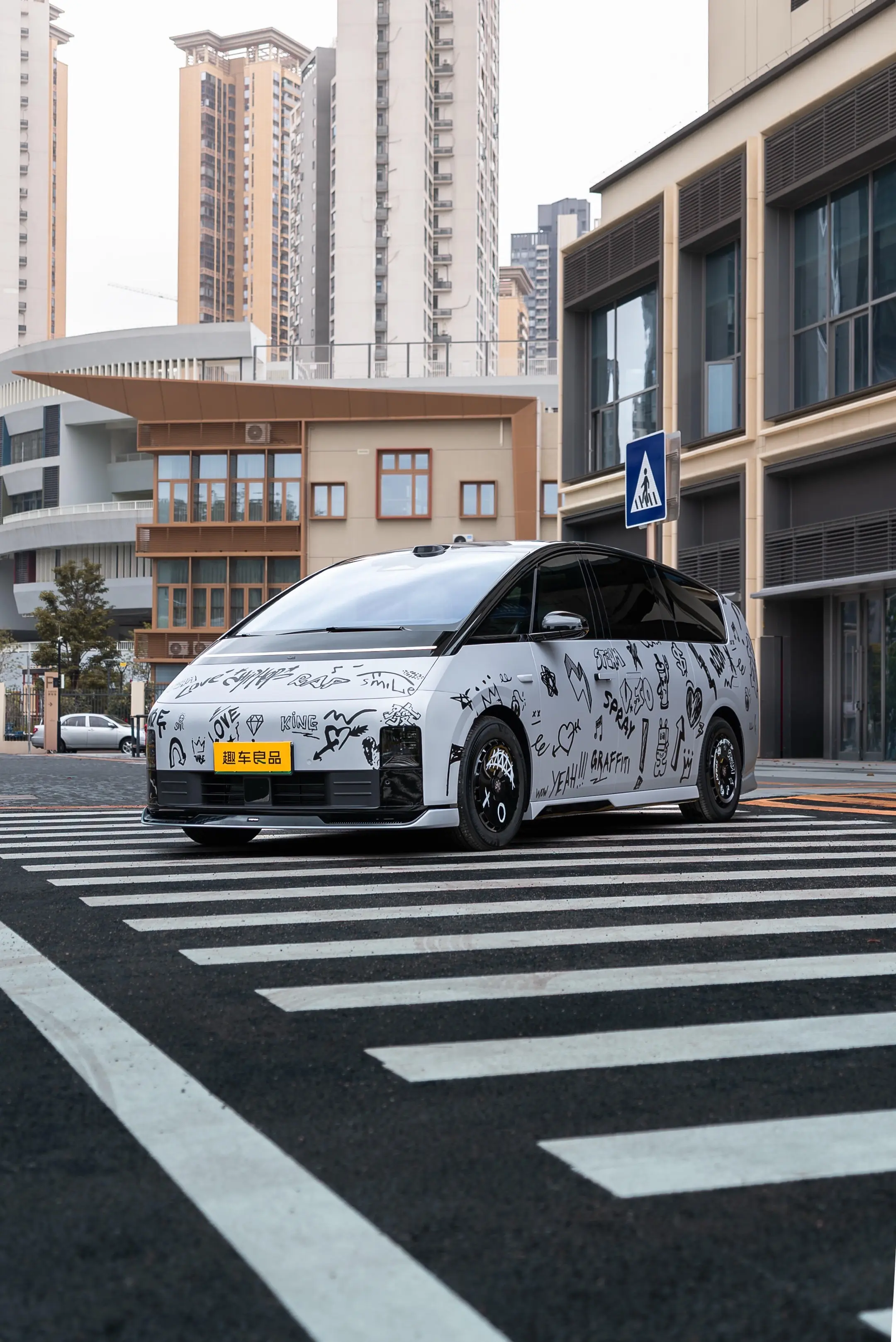 理想MEGA改装YOFER幻夜小包围。