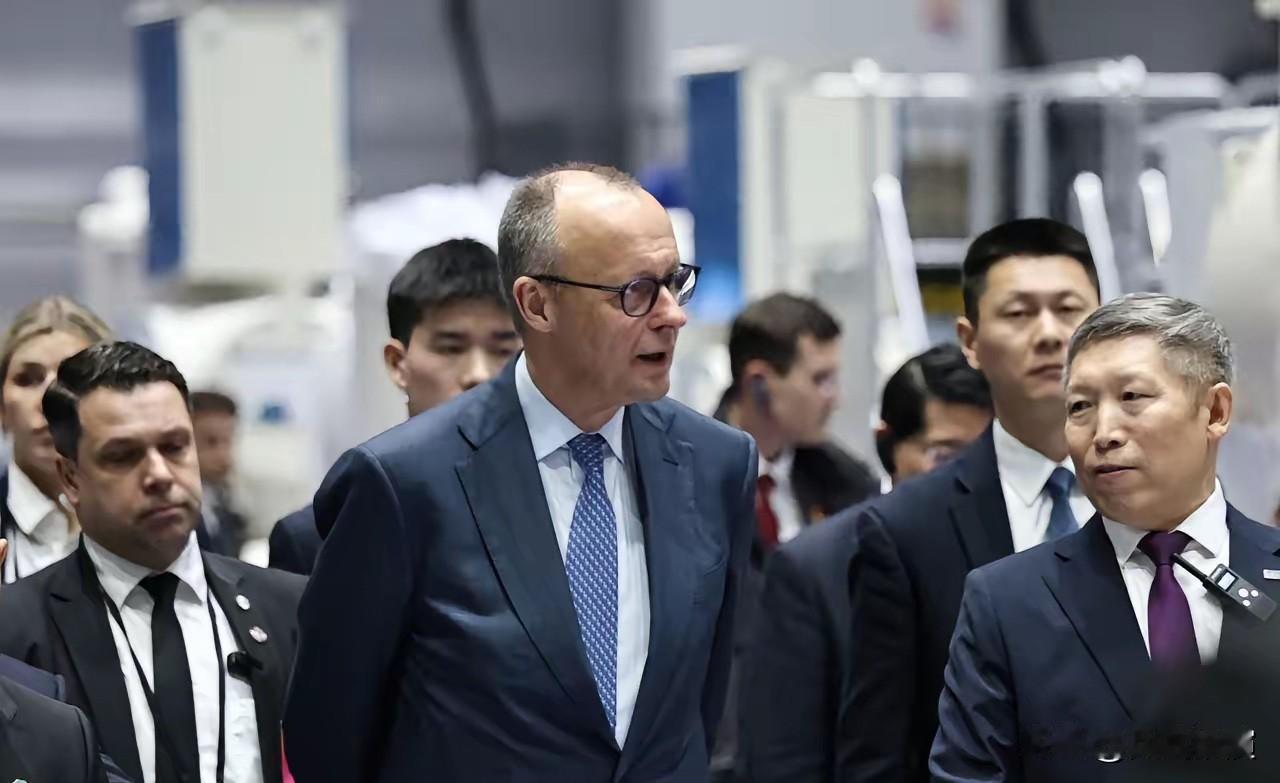 2月27日，默茨总理已返回德国，但宝马集团仍在“激动”。

宝马这次跟着默茨访华