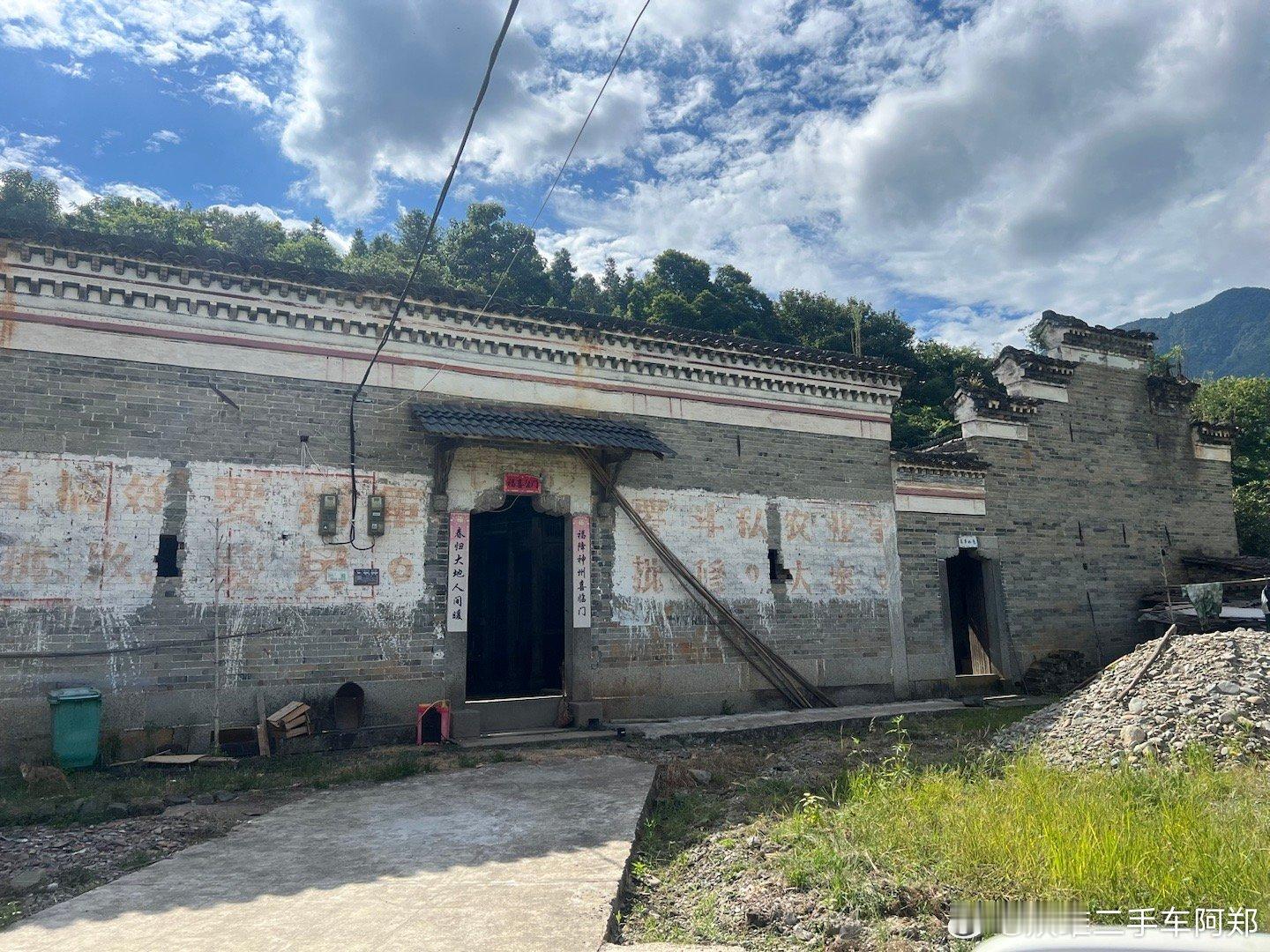 上午去找了一下附近溯溪的地方，西头村这里适合越野车，青山这边适合天幕玩水。不错不