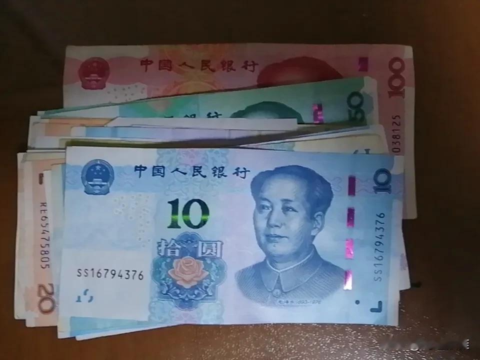 我知道攒钱很痛苦，但你没有退路，必须对自己狠一点。
现在的省，是为了以后的自由。