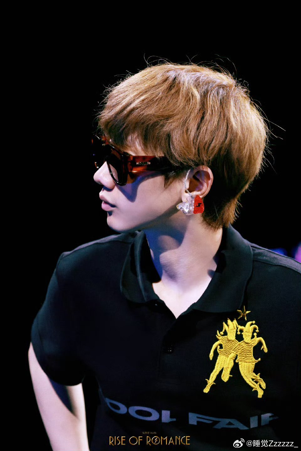 汪苏泷已经在外漂泊一个月了汪苏泷想家了不长不短的一月，却让异乡多了几分疏离。他口