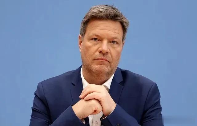德国最担心的事出现了，德国副总理称国内的“反犹太主义”令我恐惧。德国一方面反对纳