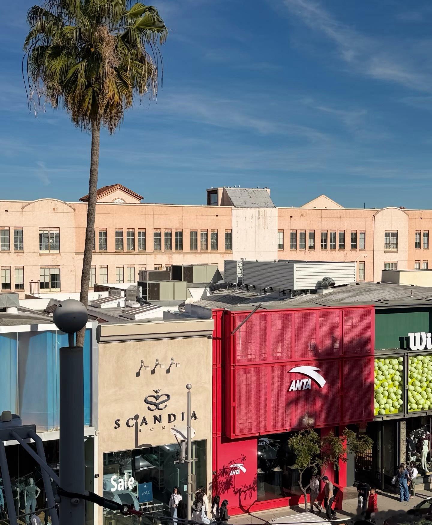 中国安踏，在洛杉矶比佛利山庄感觉挺和谐嘛～ 北京