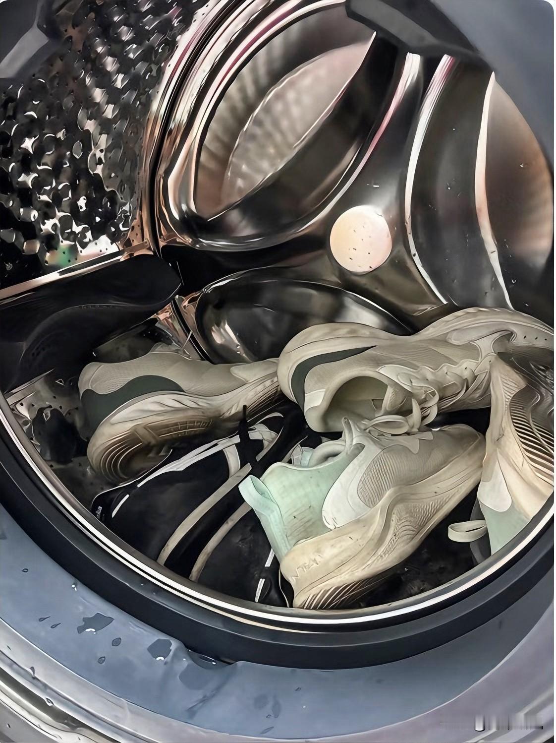 你家的洗衣机用来洗过鞋子吗?
我家洗衣机从没洗过鞋子！

总觉得鞋子踩过路边泥坑