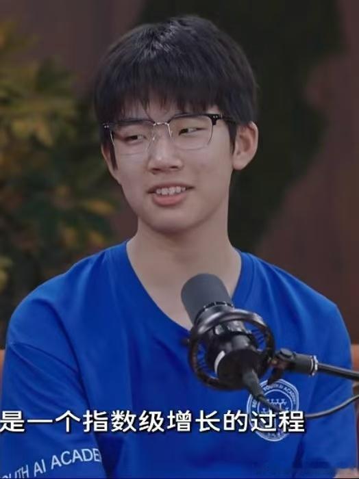 成长的本质是一场数据蒸馏AI时代什么样的人才更值钱 AI能够一秒输出海量资料，却