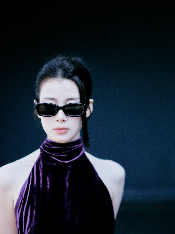 赵昭仪星河机械姬赵昭仪的红毯造型也太绝了吧！一身流光紫裙，配上神秘清冷的气质，真