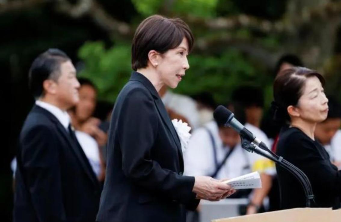 普京这次给日本好好上了一课。8月13日，普京首次登上了俄日争议的南千岛群岛，在伊