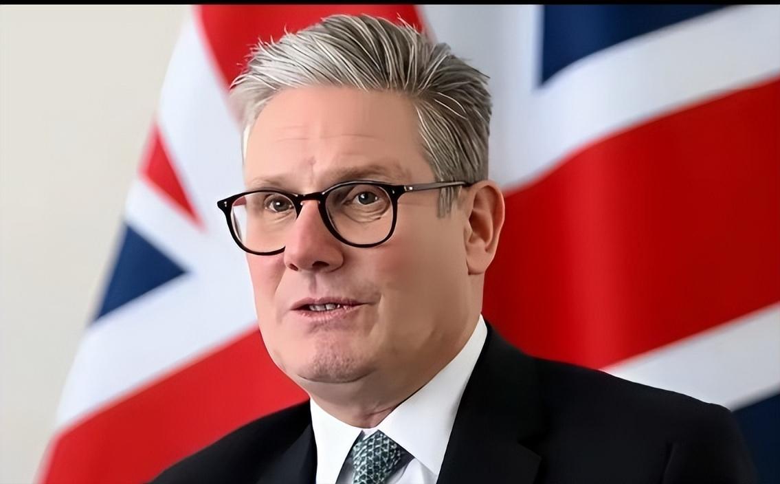 真是小刀拉屁股开眼了！
英国首相斯塔默，在离职的最后一个工作日，将中国敬业集团旗