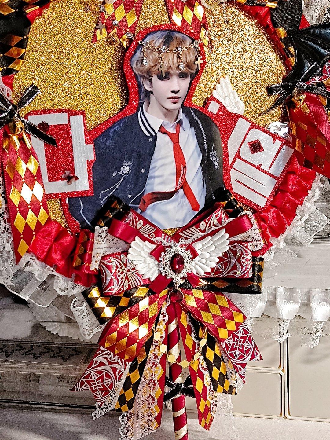 还没粘完，现在天塌下来我也先保护扇子 