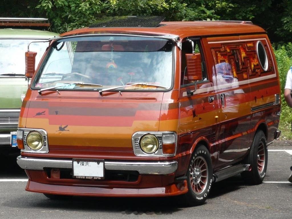 伪装成美式van的二代老海狮，看在年近半百的份儿上就不说它违和了van事通