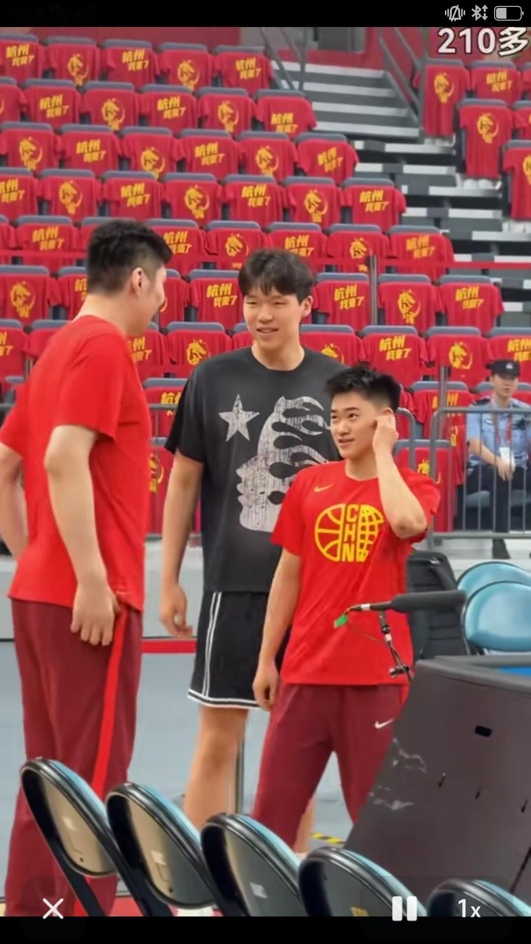 为了备战即将到来的男篮世预赛第三窗口期两场重要比赛，在海外打球的杨汉森，余嘉豪，