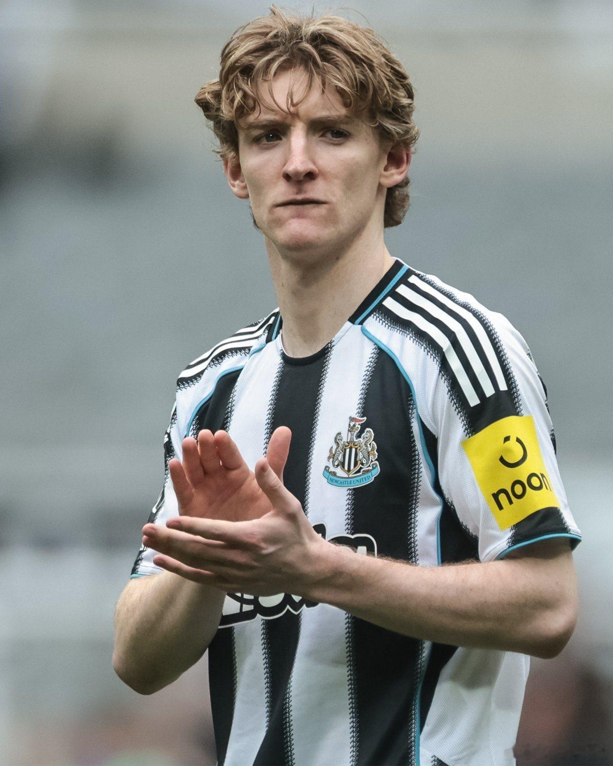 🚨［法爾克］：拜仁慕尼黑簽下安東尼·戈登的計劃是，首先與球員達成協議，以表明他