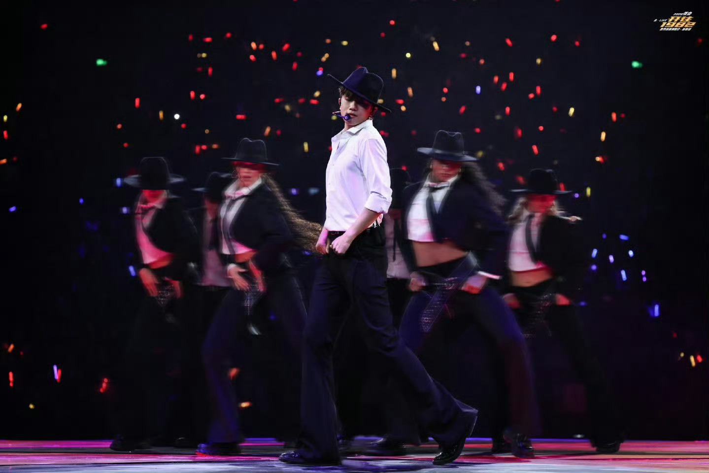 张杰演唱会现场官宣鸟巢重磅消息!张杰新春演唱会收官场再次落户鸟巢👏 整整12场