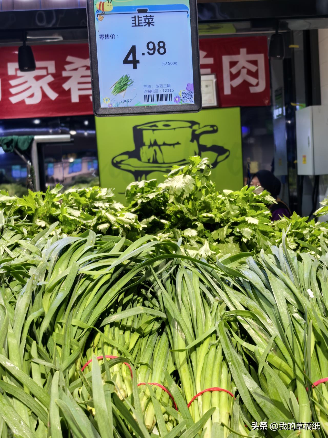 今天上午去逛了逛西宁北川万达，顺道去了里面的万友超市。哇，猪肉真的超便宜，猪前腿