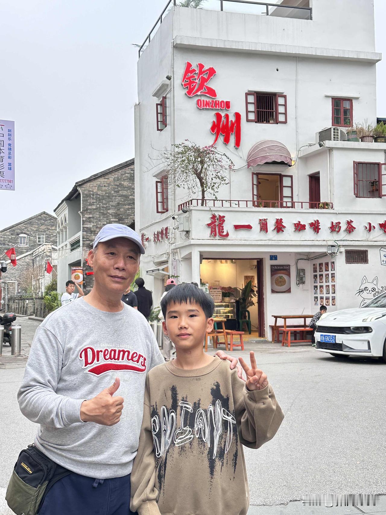 【钦州老街】位于广西壮族自治区钦州市钦南区。老街由宋代城内街、明清竹栏街、清代占