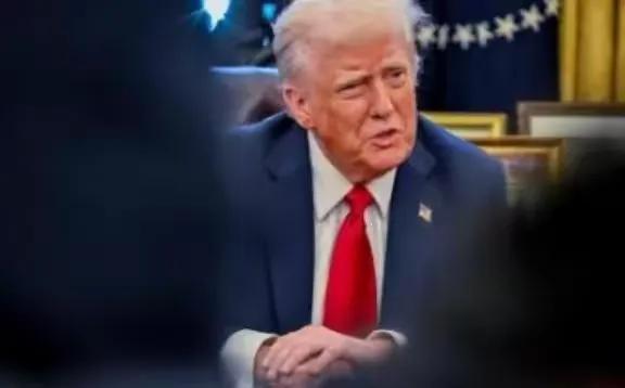 特朗普曾再度放话，中国如何收回台湾是中国自己的自由，他只提一个要求，就是别在他的