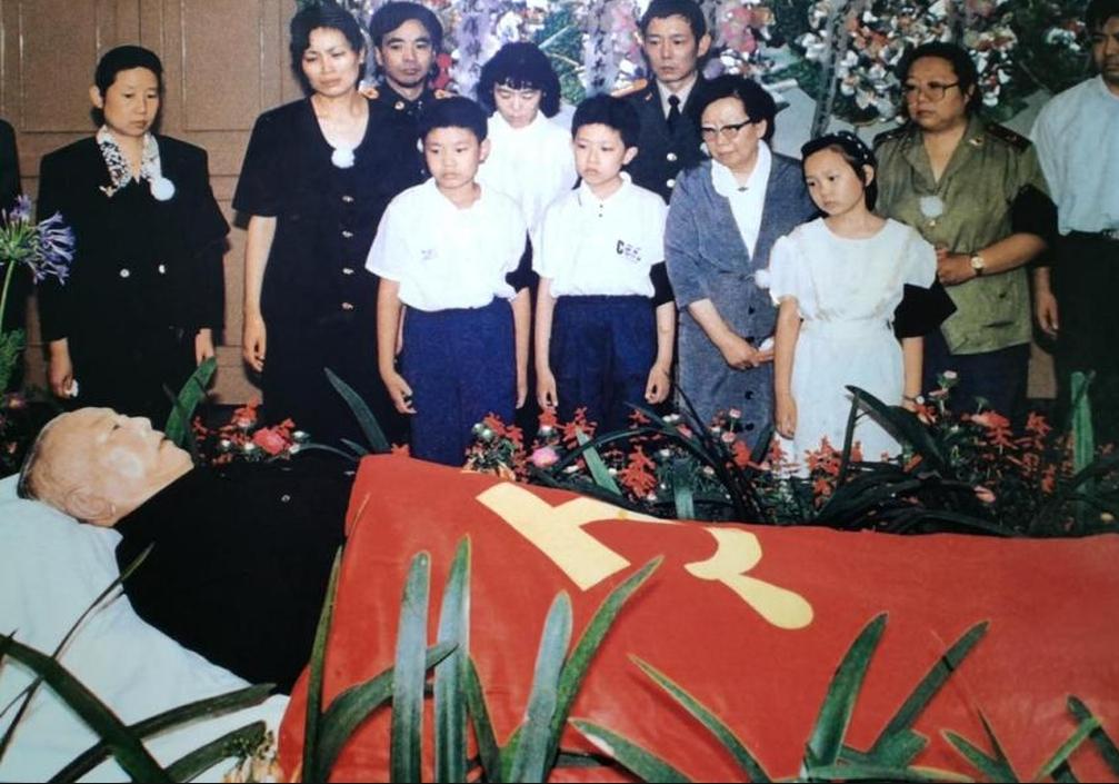 1992年6月21日，举国悲痛，一位伟大的无产阶级革命家，军事家与世长辞。享年8