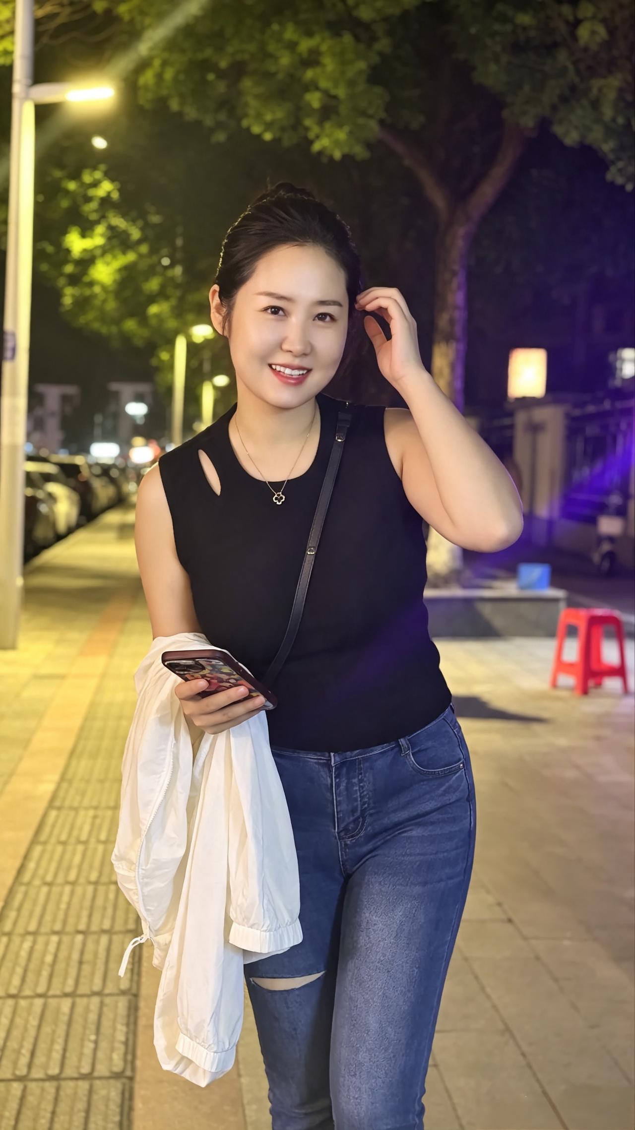 做一个充满正能量的人，去感染和影响身边的人。  街拍 美女