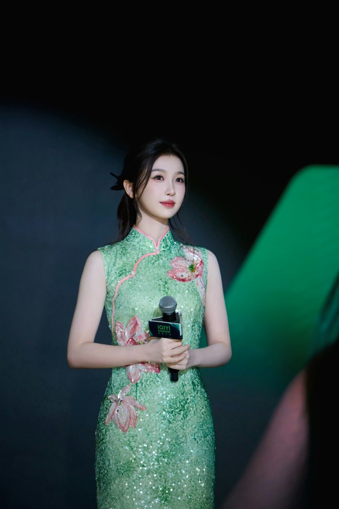 (｡･ω･｡)ﾉ♡那些嬉笑天真无畏，你我的模样，一一都珍藏——虞书欣《祈》