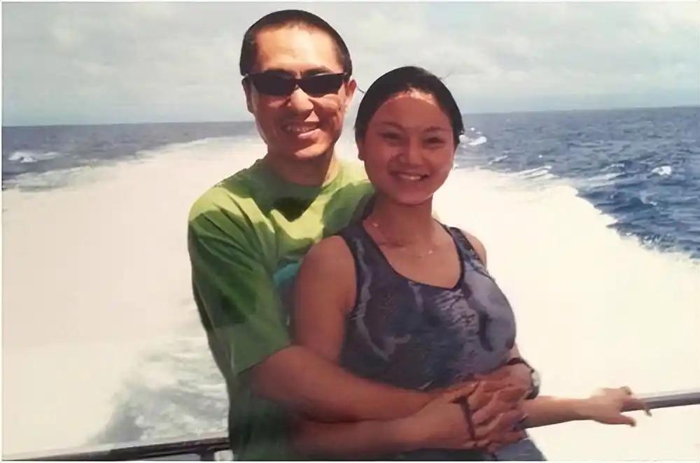 1999年，18岁的陈婷发现自己有了49岁张艺谋的孩子。陈婷打电话问张艺谋怎么办