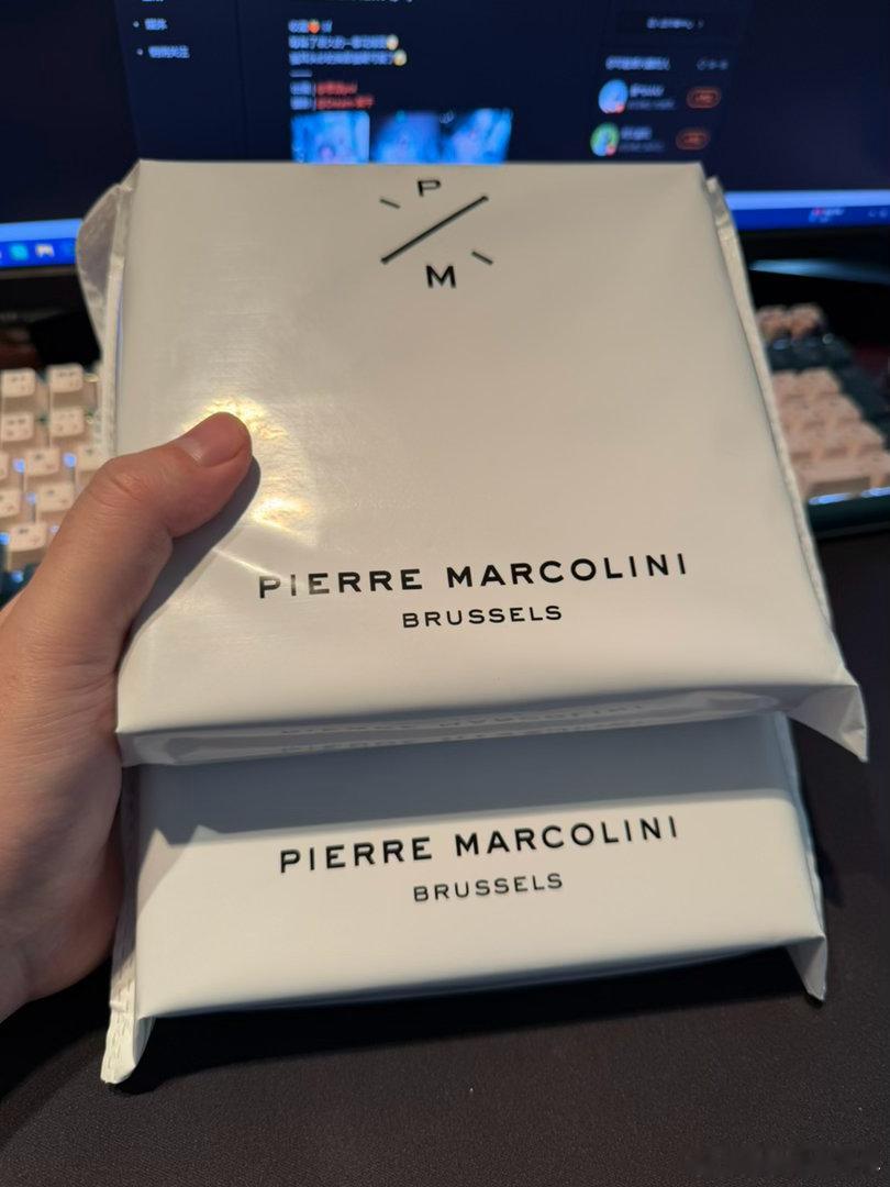 真是不错进家门就有江诗丹顿 巧克力吃开炫开炫两大盒呢