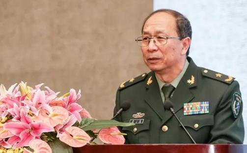 “如果把中国2000亿的三峡大坝炸了，中国会怎么办？”美国记者问金一南，金一南听
