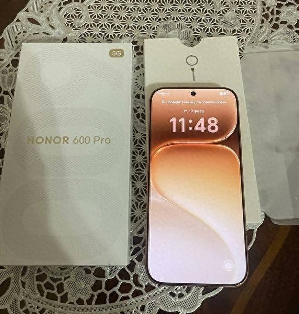 荣耀600系列悄咪咪亮相，这波操作有点东西！
荣耀又搞出大动静了！发现荣耀600