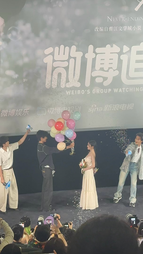 包上恩祝周柯宇情人节快乐