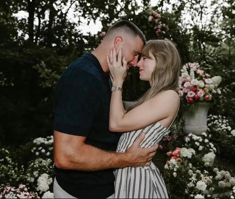 霉霉和男友订婚给我的感觉就像英语老师和体育老师👰🏻 ​​​