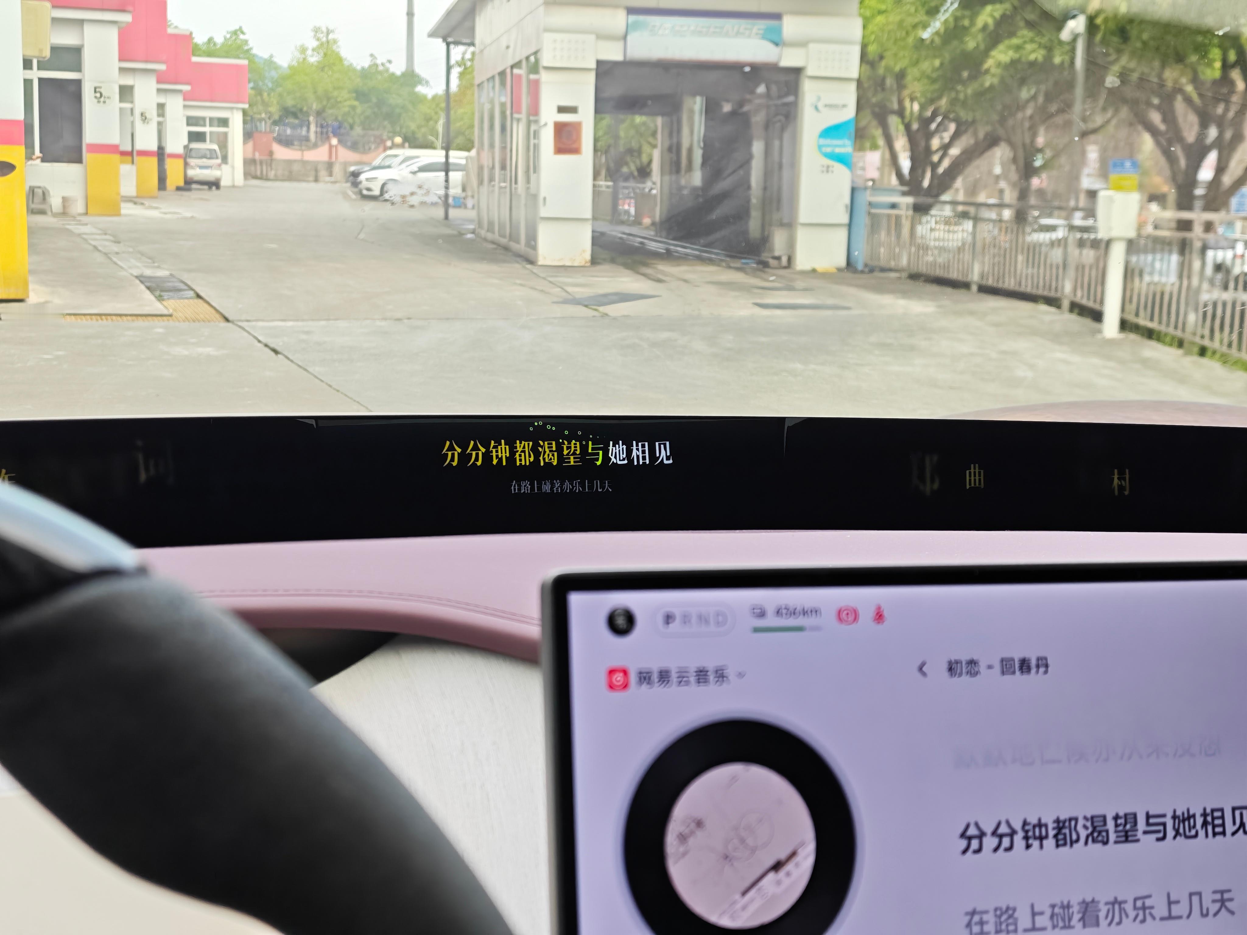 天际屏真是好东西啊，可能会成为汽车史上一个伟大的发明吧 