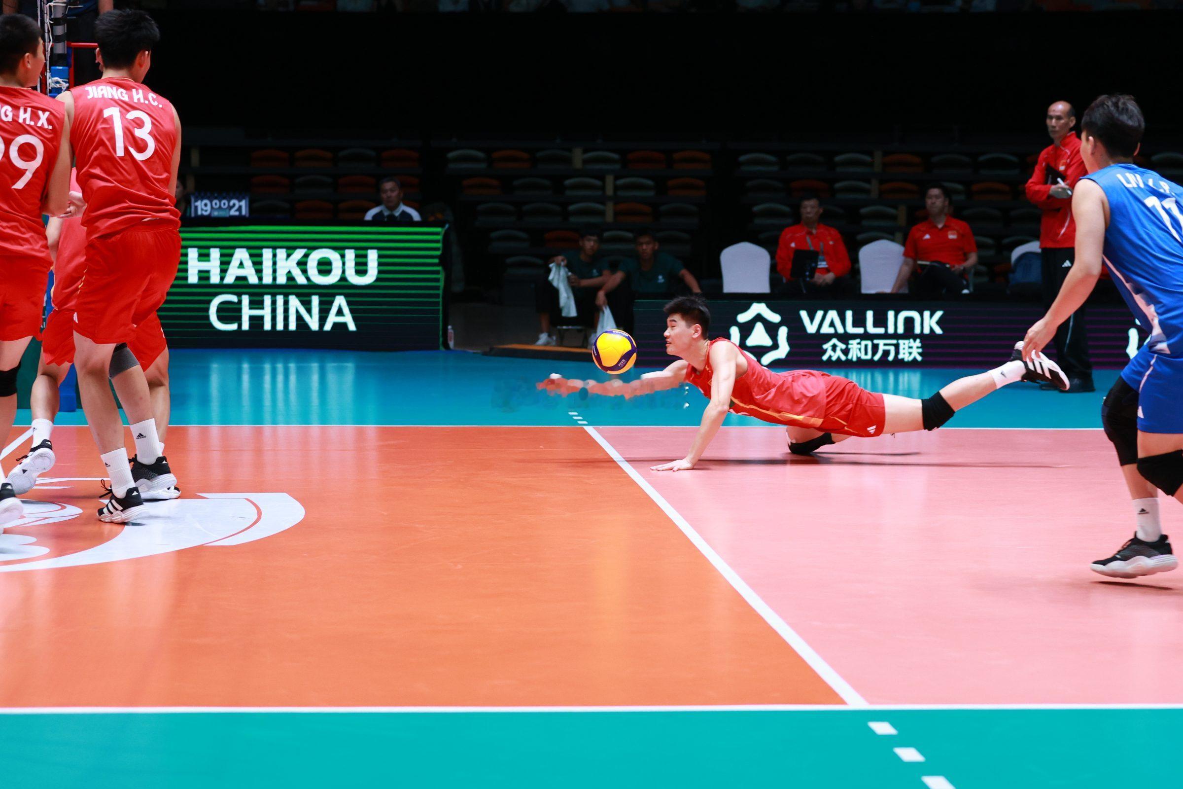 半决赛中国U18男排1-1伊朗第二局技术统计总得分：14-25进攻：8-8发球：