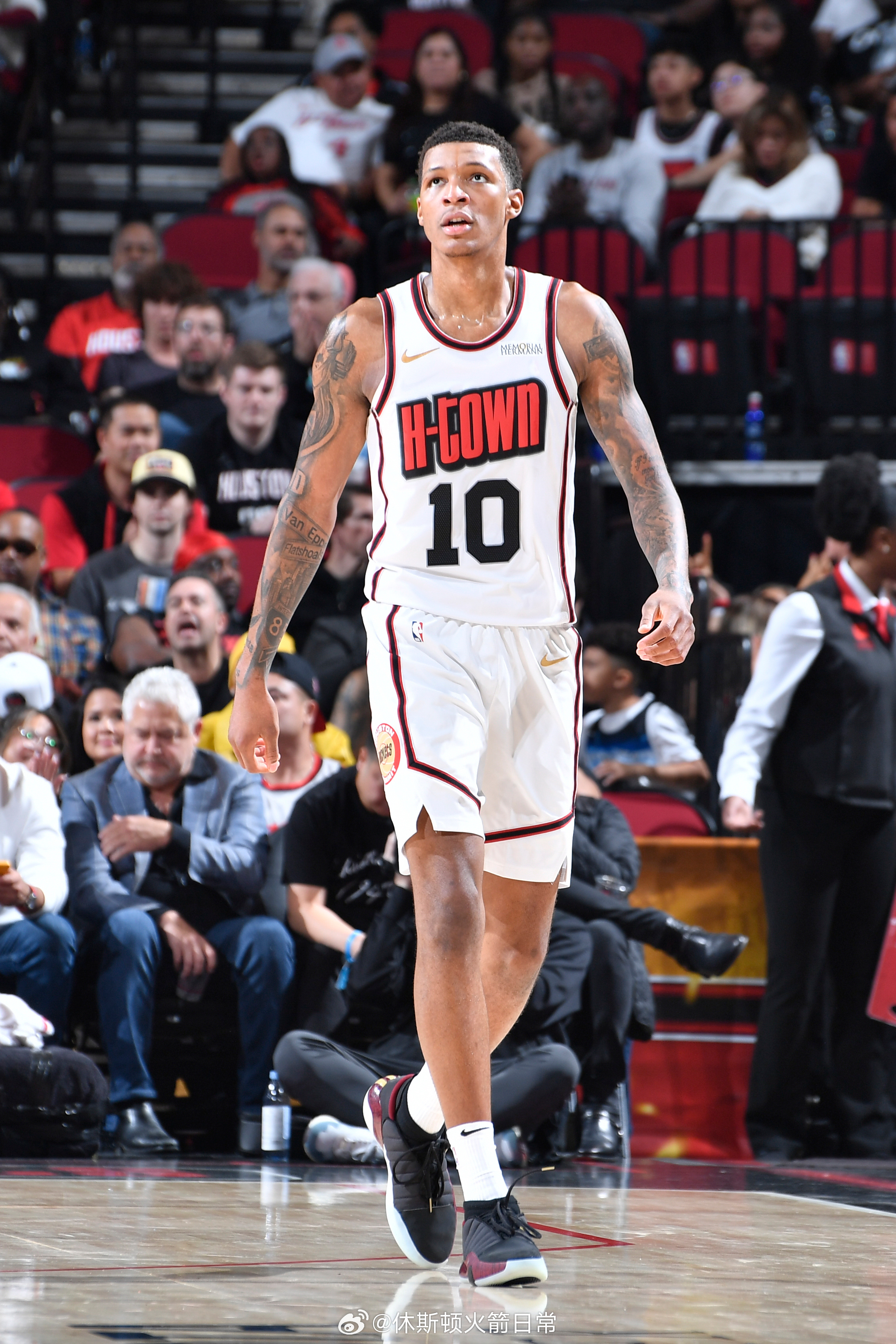 小贾不在伤病名单中，明日vs马刺可以出战！小贾巴里史密斯休斯顿火箭火箭vs马刺