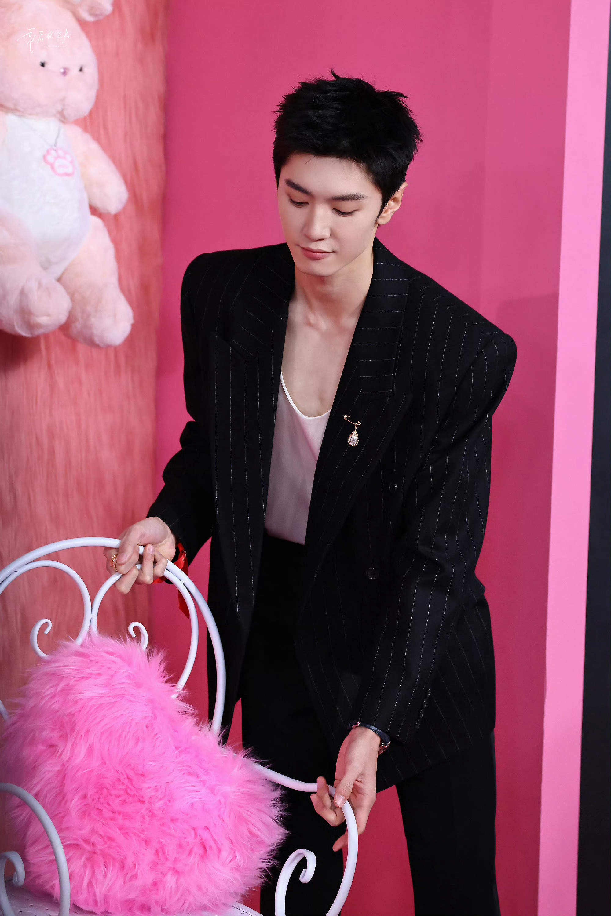 陈哲远微博之夜确认出席陈哲远确认出席微博之夜，又可以看到在红毯上大鲨四方的远远啦