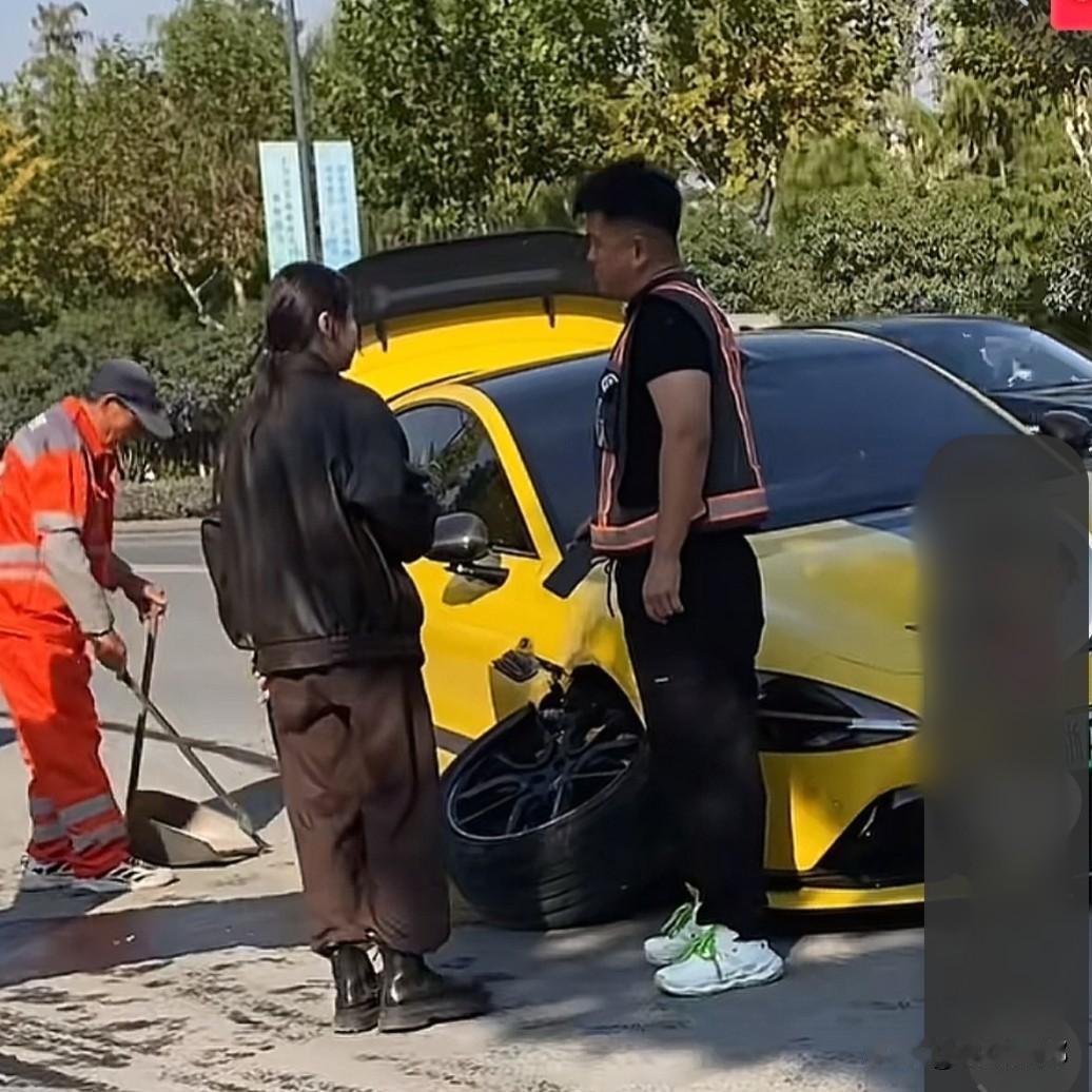 新车又把前轮撞掉了
今天这起（杭州）新车车撞掉前轮并非车与车相撞，而且路面不平有