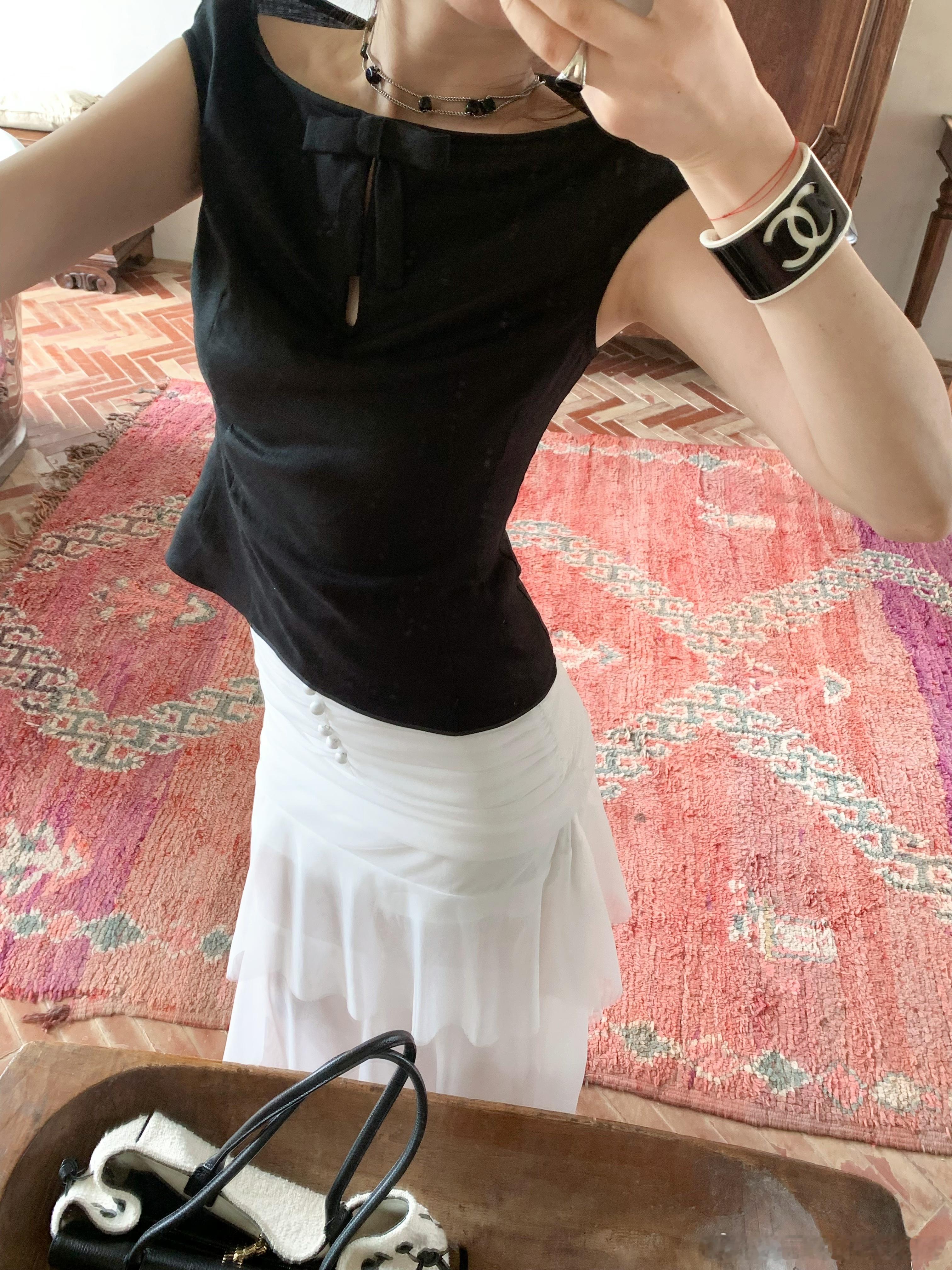这条纱裙版型我直接原地封神！！真的被腰臀比设计惊到——里层省道收得悄无声息，腰是