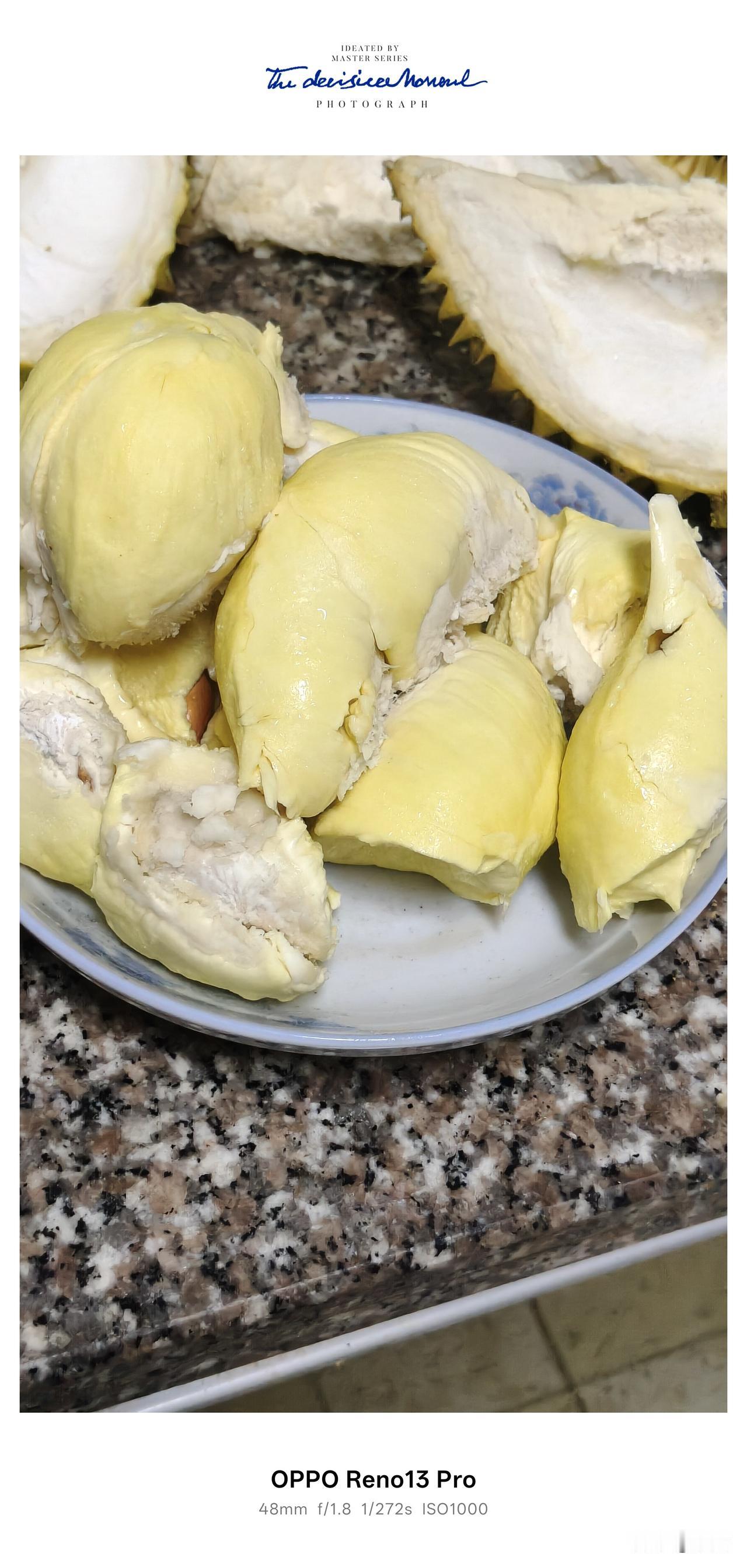 从来没吃过这么便宜的榴莲，9.9元一斤，估计成本都不够！毫不犹豫的买了一个，还好