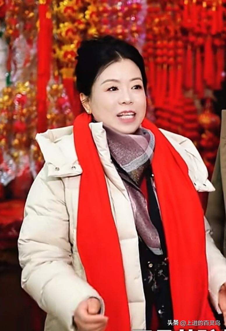 在许敏大姐受到十八级风暴之时。老杨他说“刮风下雨，我觉得淋不到我，外面下雨，我就