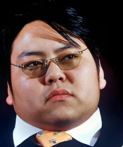 2009年，李兆会在“天上人间”花费880万，将全场宾客的单都买了。最后他因为高