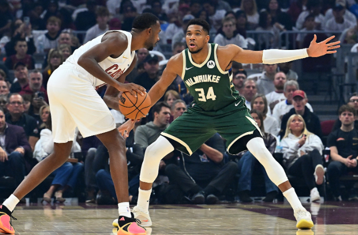 今日，NBA记者Brandon Robinson撰文报道了雄鹿球星字母哥的交易前