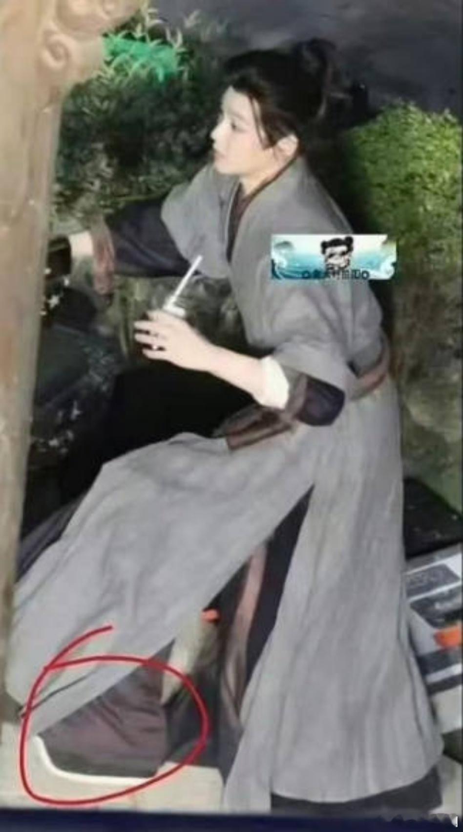 侯明昊每天都在高空作业，这么厚的鞋底真是难为他了