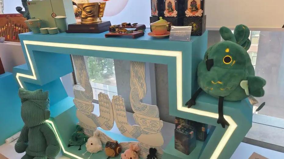 “神鸟啾啾”的火爆，是三星堆“古蜀文明”与“萌系美学”碰撞出的现象级结果。

这